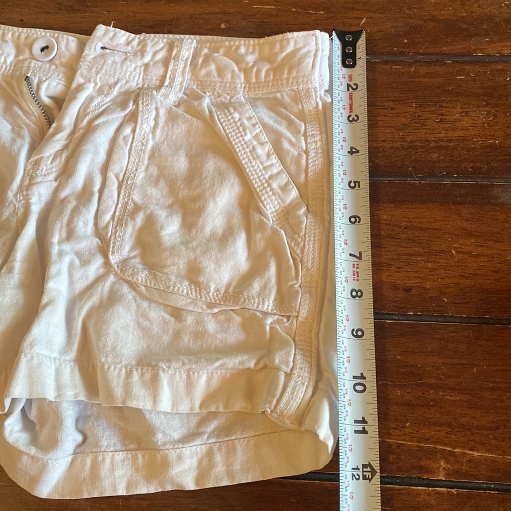 Low Rise Button-up Linen Shorts - Picture 8 of 9